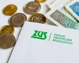 ZUS i pieniądze: monety i banknoty. Zastanawiasz się, ile można dorobić do renty?