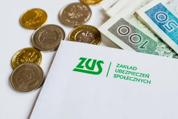 ZUS i pieniądze: monety i banknoty. Zastanawiasz się, ile można dorobić do renty?